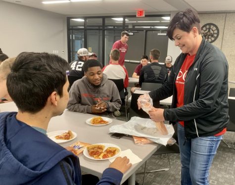 Director of Advising and Enrollment Nikki Peters discusses graduation with sophomore Raul Sanchez and freshman Joel Fane.
