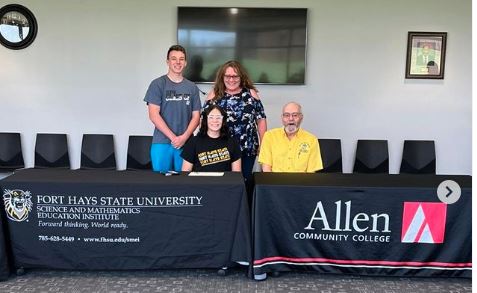 Lacy Brite (Center, seated) signs her Noyce Scholarship, which is presented by Earl Legleiter of Fort Hays University (Right, Seated)